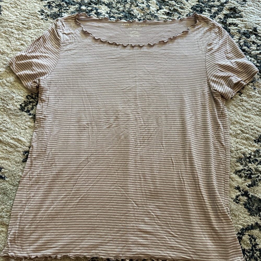 American Eagle t shirt